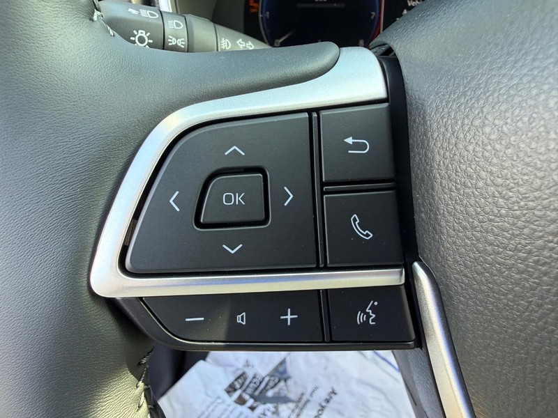 Toyota Highlander Vehicle Full-screen Gallery Image 15