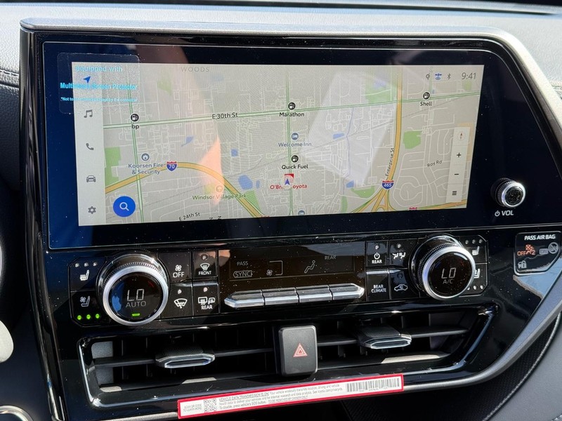 Toyota Highlander Vehicle Full-screen Gallery Image 19