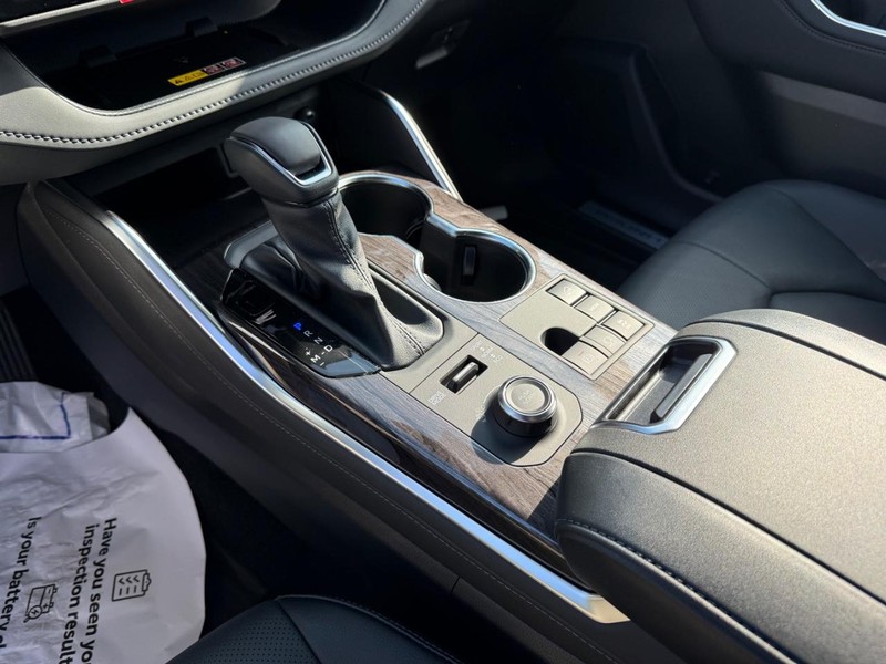 Toyota Highlander Vehicle Full-screen Gallery Image 21