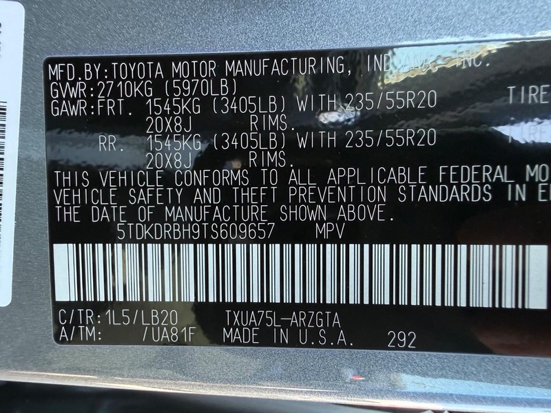 Toyota Highlander Vehicle Full-screen Gallery Image 28