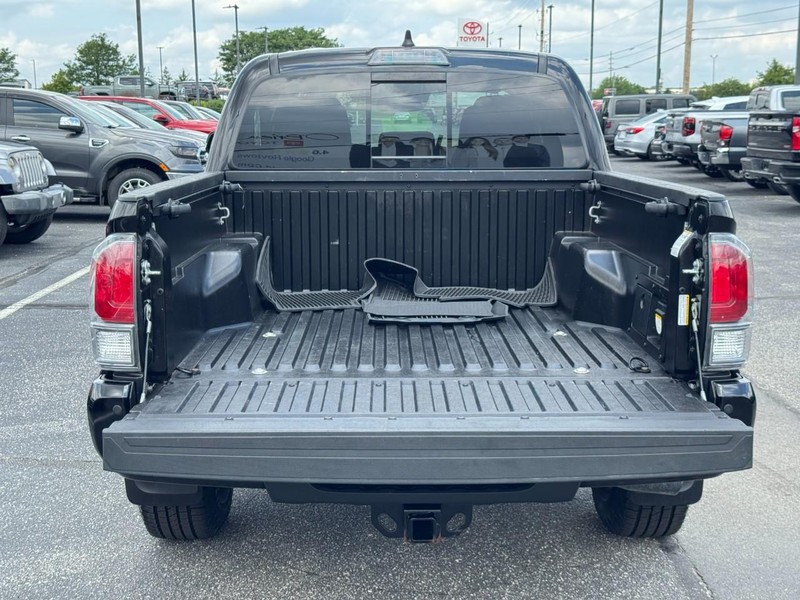 Toyota Tacoma 4WD Vehicle Image 05