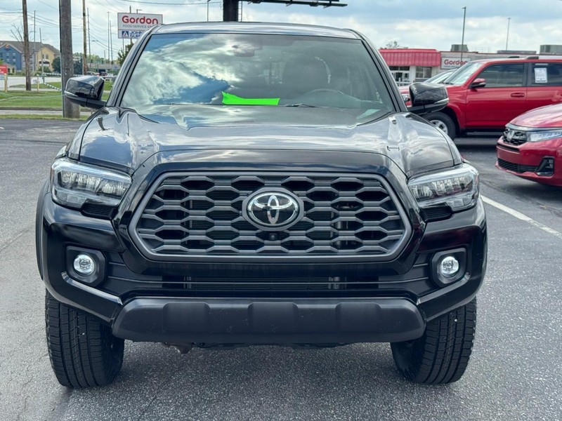 Toyota Tacoma 4WD Vehicle Image 10