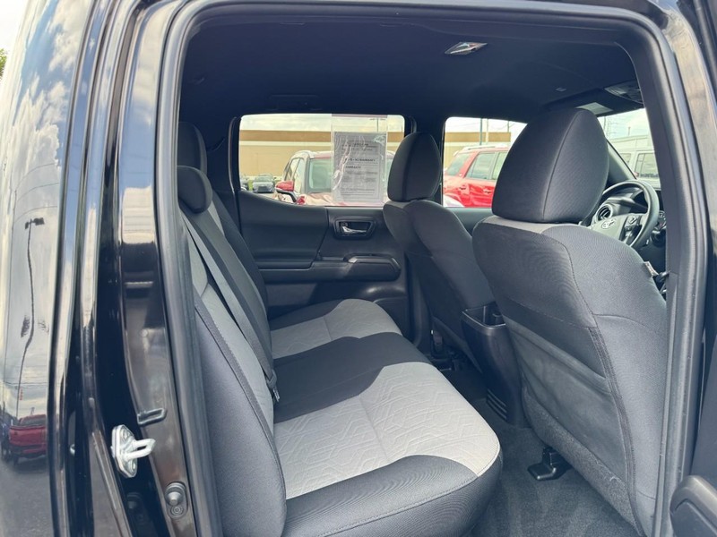 Toyota Tacoma 4WD Vehicle Image 11