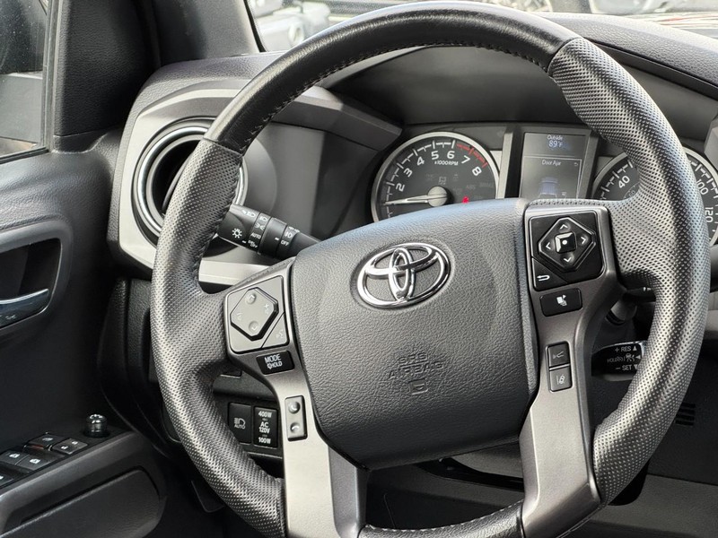 Toyota Tacoma 4WD Vehicle Image 13