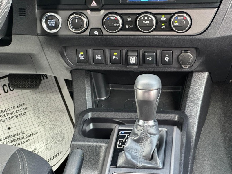 Toyota Tacoma 4WD Vehicle Image 15