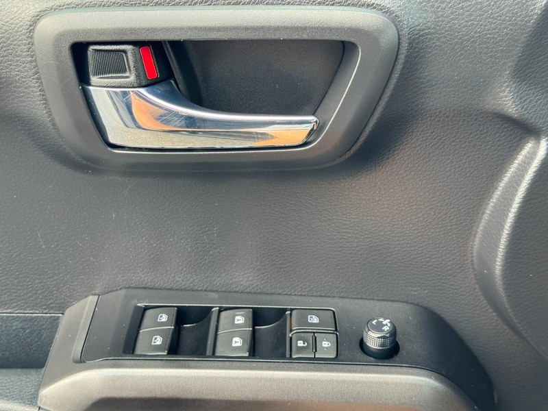 Toyota Tacoma 4WD Vehicle Image 23