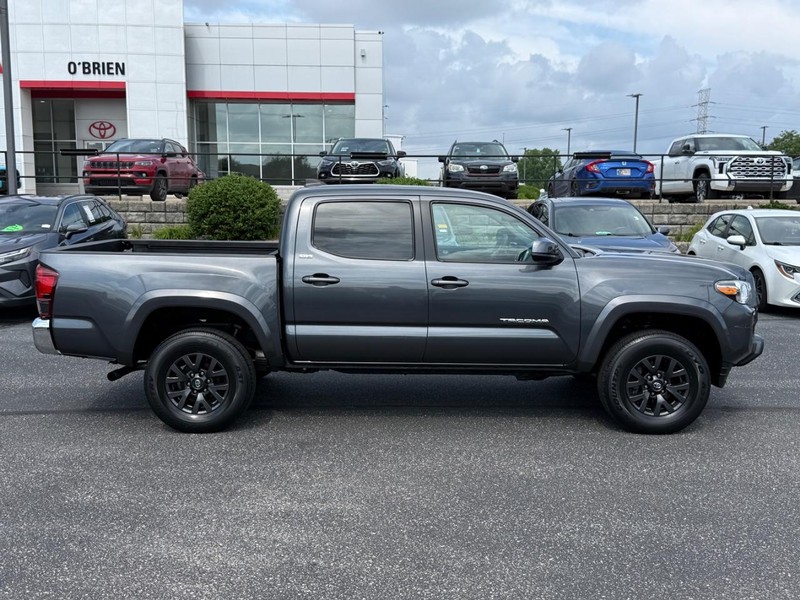 Toyota Tacoma 4WD Vehicle Image 02