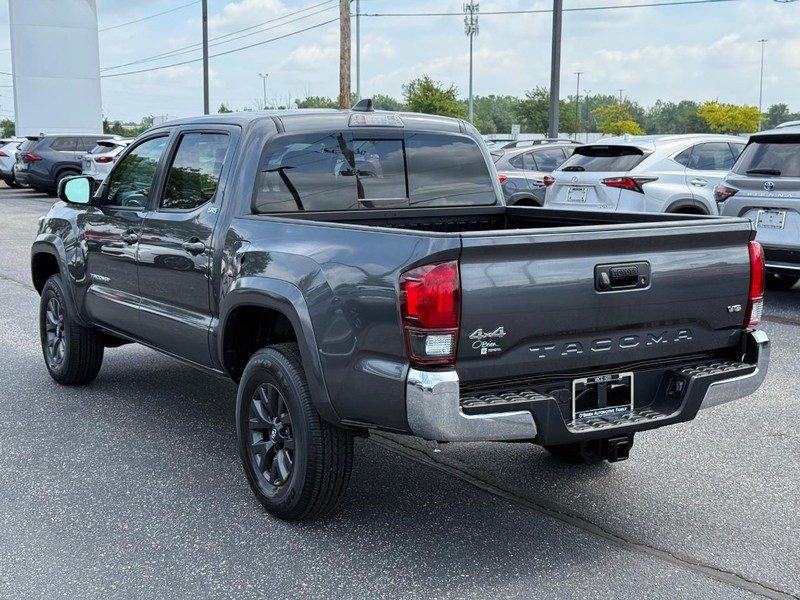 Toyota Tacoma 4WD Vehicle Image 05
