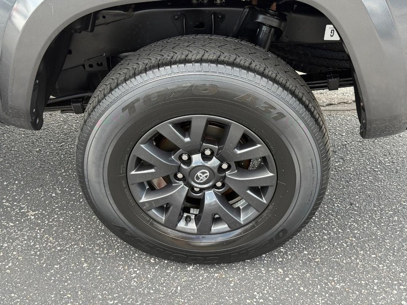 Toyota Tacoma 4WD Vehicle Image 06