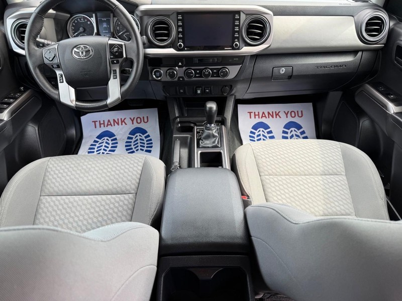 Toyota Tacoma 4WD Vehicle Image 11
