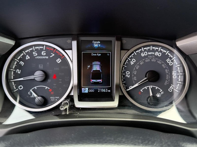 Toyota Tacoma 4WD Vehicle Image 21