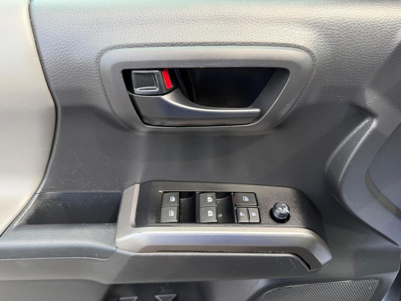 Toyota Tacoma 4WD Vehicle Image 23