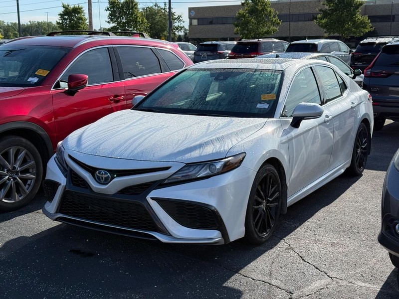 Toyota Camry Vehicle Image 02
