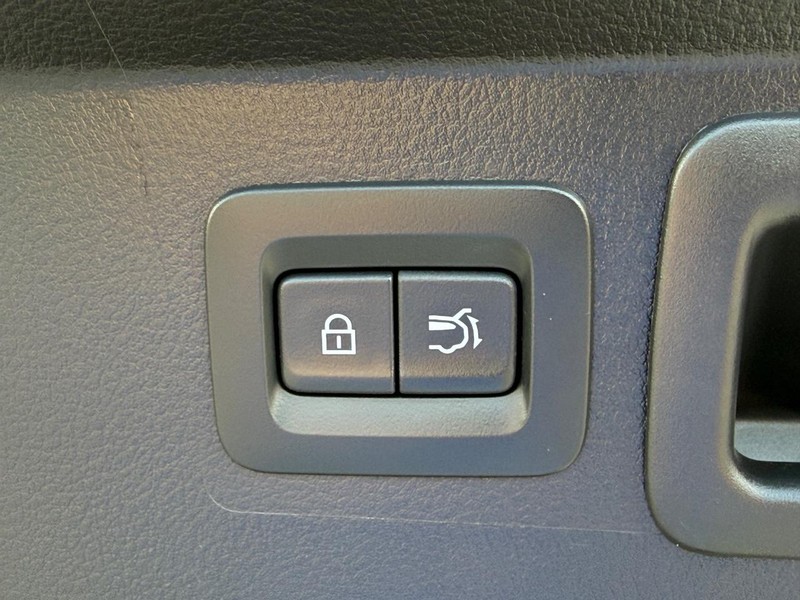 Mazda CX-50 Hybrid Vehicle Image 08