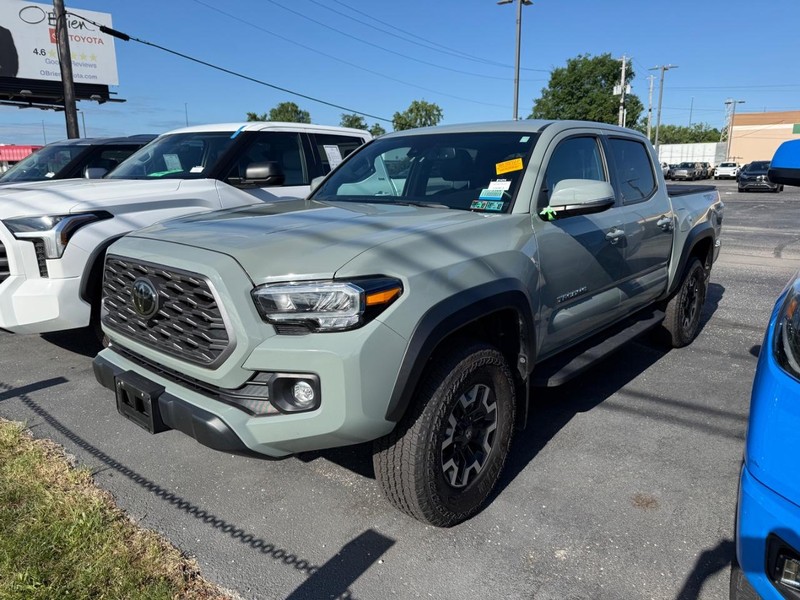 Toyota Tacoma 4WD Vehicle Image 02