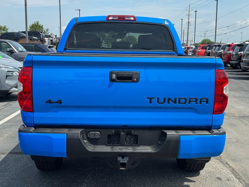 Toyota Tundra 4WD Vehicle Full-screen Gallery Image 05
