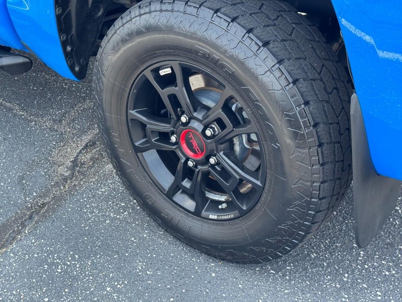 Toyota Tundra 4WD Vehicle Full-screen Gallery Image 07