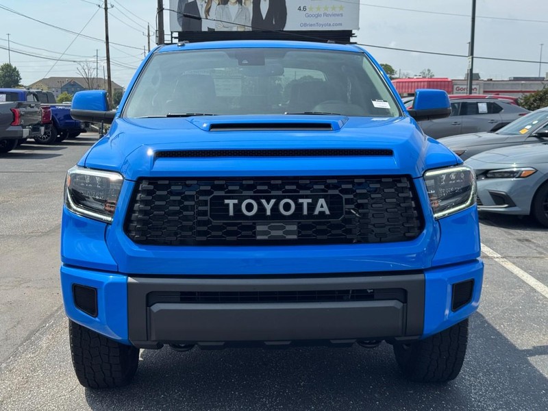 Toyota Tundra 4WD Vehicle Full-screen Gallery Image 09
