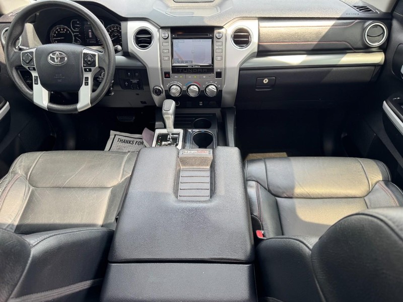 Toyota Tundra 4WD Vehicle Full-screen Gallery Image 11