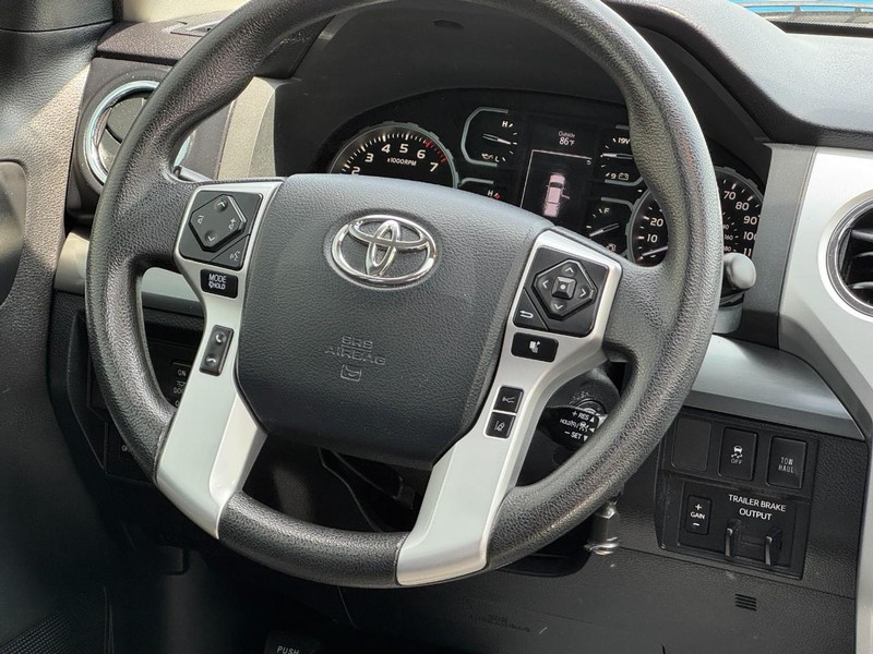 Toyota Tundra 4WD Vehicle Full-screen Gallery Image 12