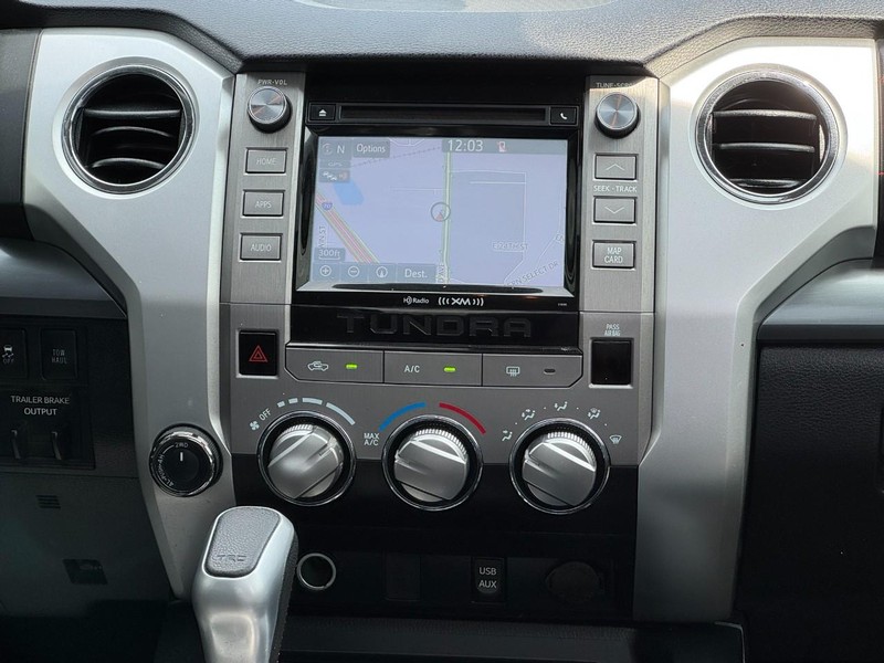 Toyota Tundra 4WD Vehicle Full-screen Gallery Image 13