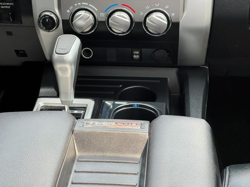 Toyota Tundra 4WD Vehicle Full-screen Gallery Image 14