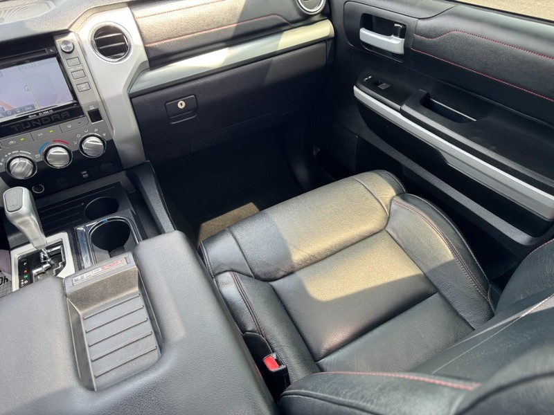 Toyota Tundra 4WD Vehicle Full-screen Gallery Image 15