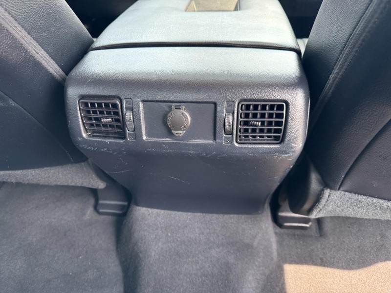 Toyota Tundra 4WD Vehicle Full-screen Gallery Image 16