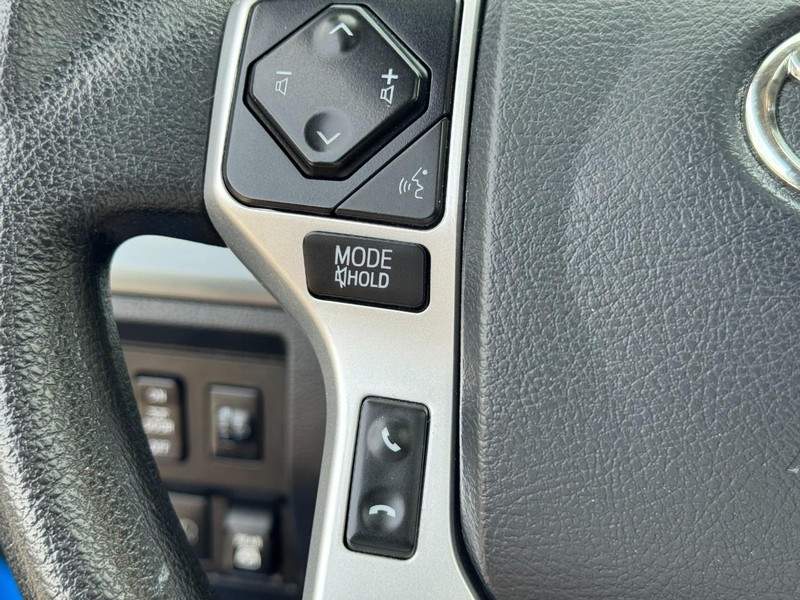 Toyota Tundra 4WD Vehicle Full-screen Gallery Image 18