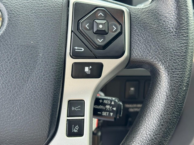 Toyota Tundra 4WD Vehicle Full-screen Gallery Image 19