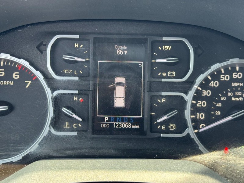 Toyota Tundra 4WD Vehicle Full-screen Gallery Image 20