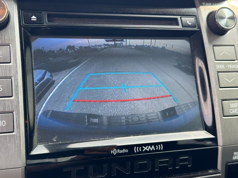 Toyota Tundra 4WD Vehicle Full-screen Gallery Image 22