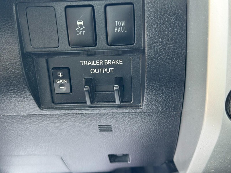 Toyota Tundra 4WD Vehicle Full-screen Gallery Image 23