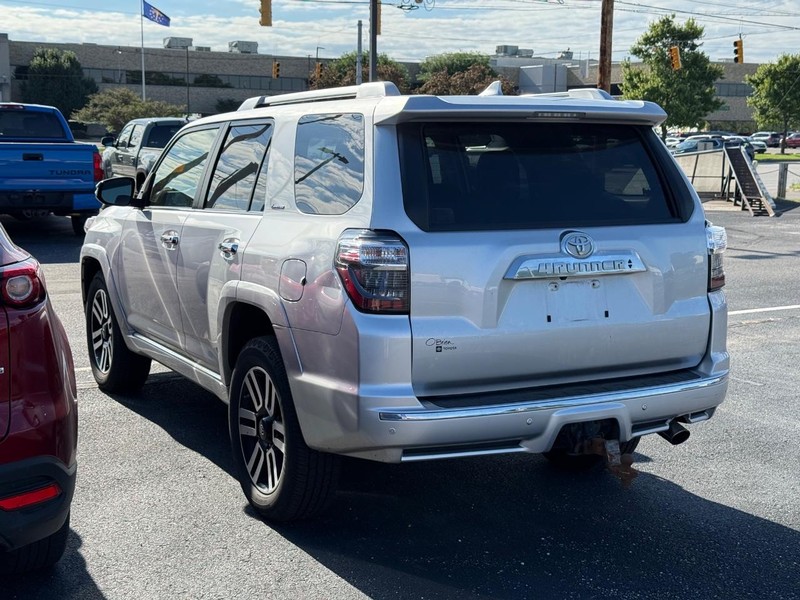 Toyota 4Runner Vehicle Image 03