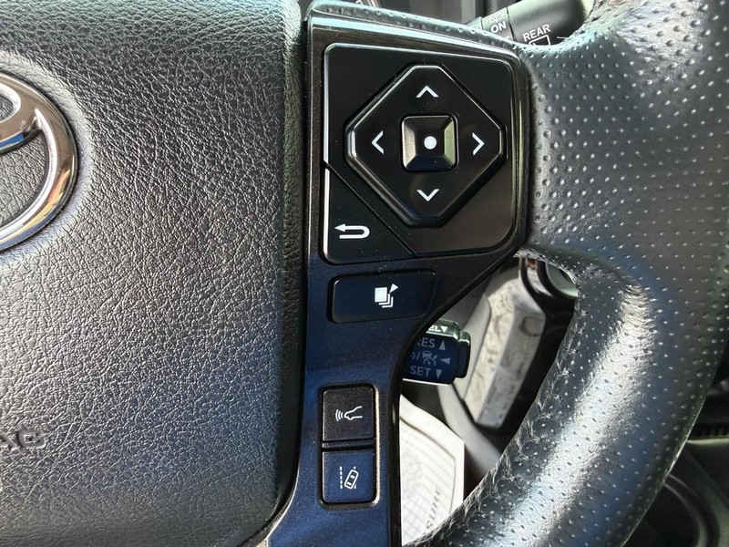 Toyota 4Runner Vehicle Image 15