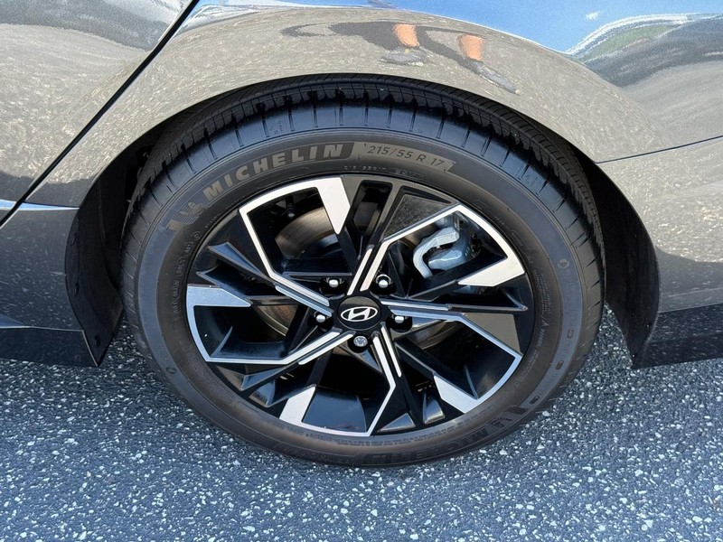 Hyundai Sonata Vehicle Image 06