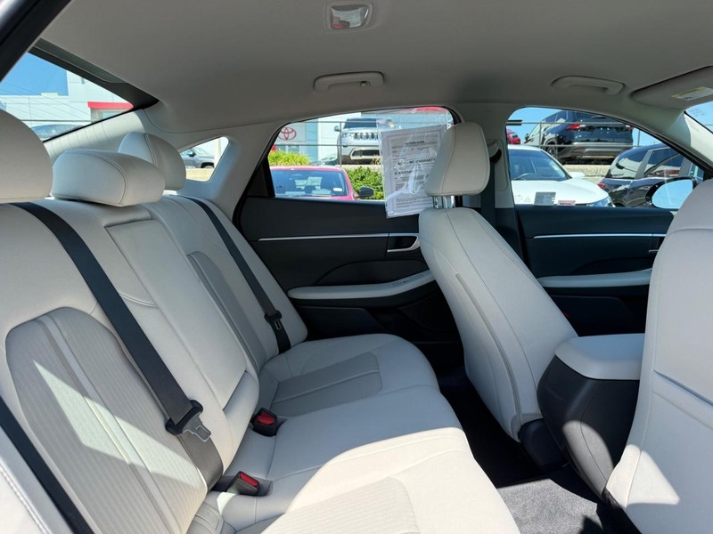 Hyundai Sonata Vehicle Image 10