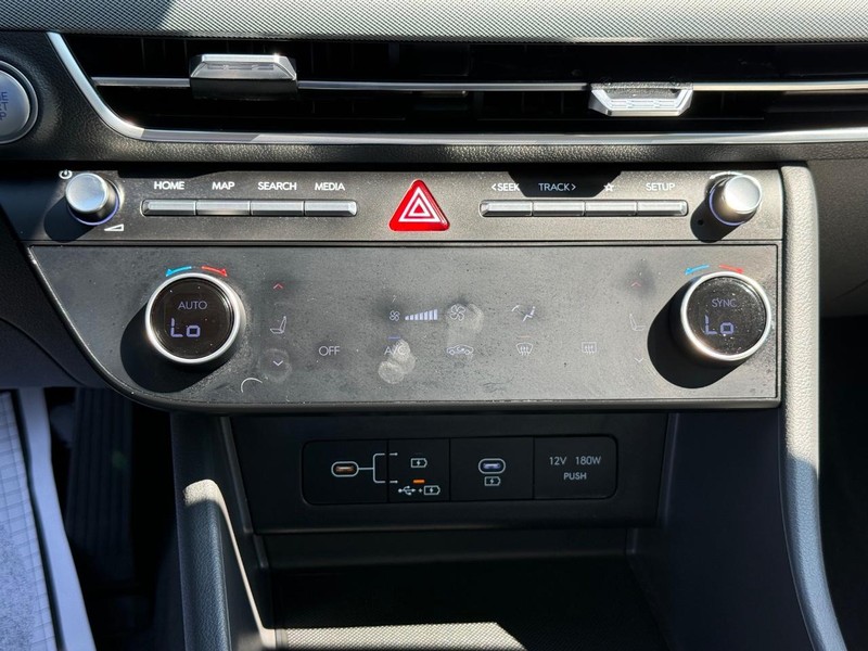 Hyundai Sonata Vehicle Image 18