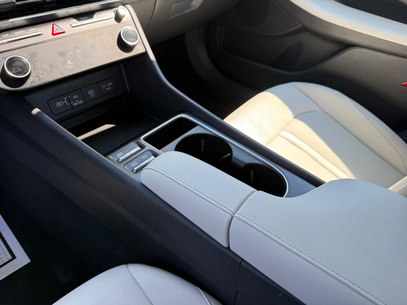 Hyundai Sonata Vehicle Image 19