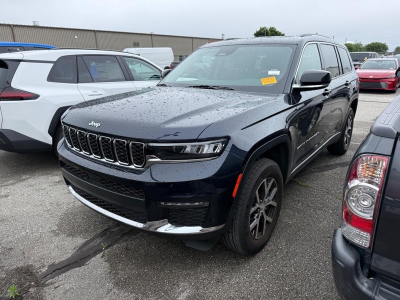 Jeep Grand Cherokee L Vehicle Image 02