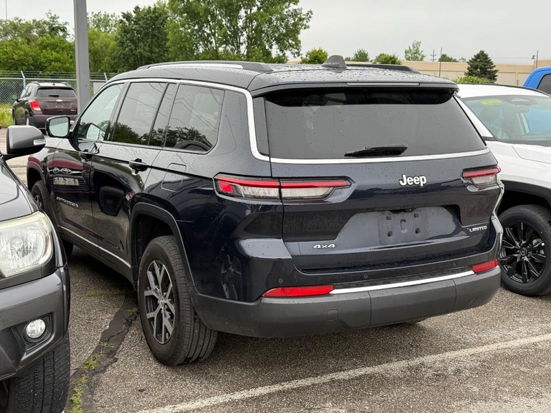 Jeep Grand Cherokee L Vehicle Image 03