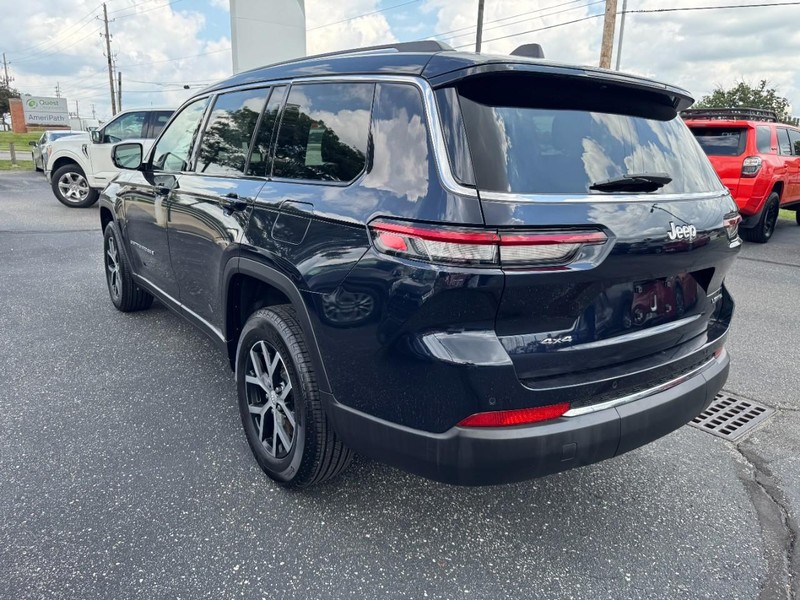 Jeep Grand Cherokee L Vehicle Image 10