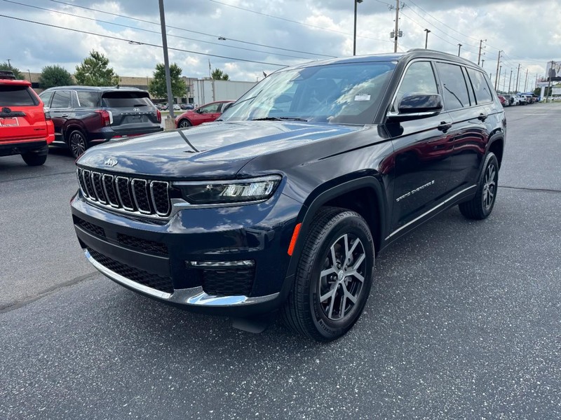 Jeep Grand Cherokee L Vehicle Image 12