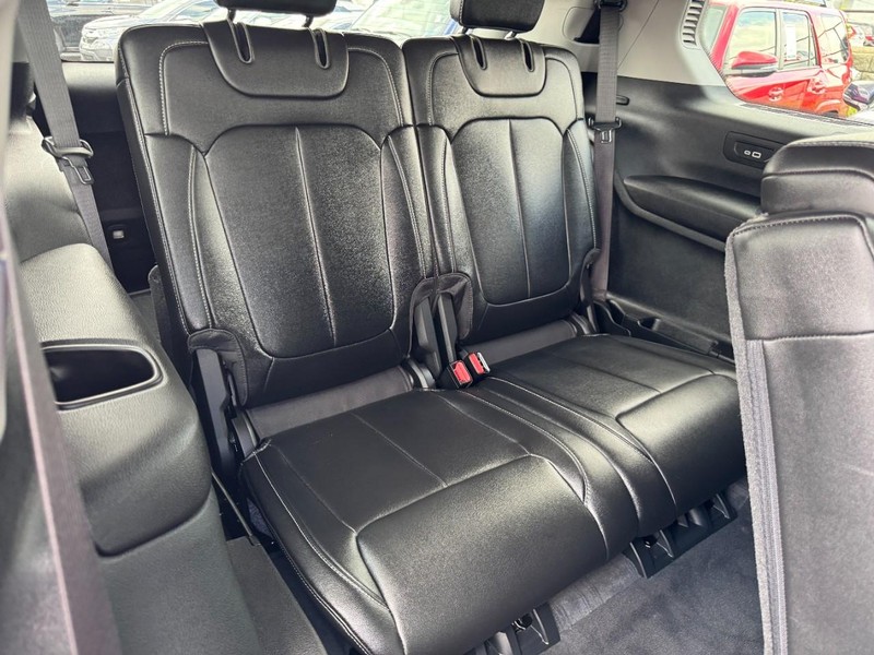 Jeep Grand Cherokee L Vehicle Image 15