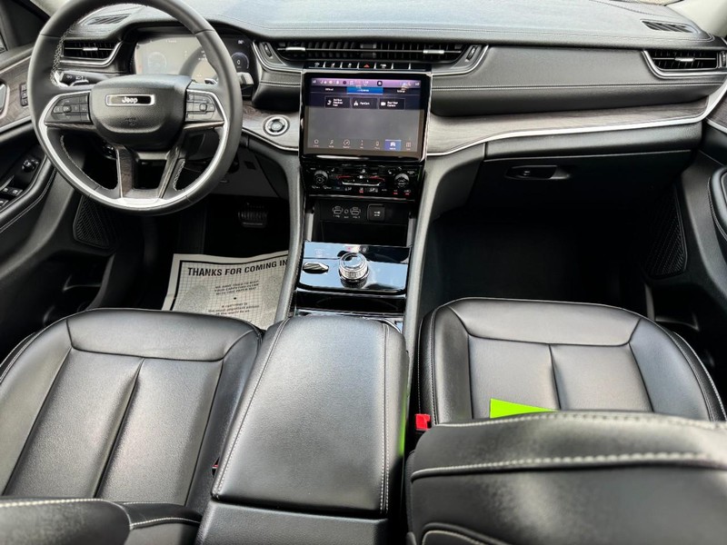Jeep Grand Cherokee L Vehicle Image 16