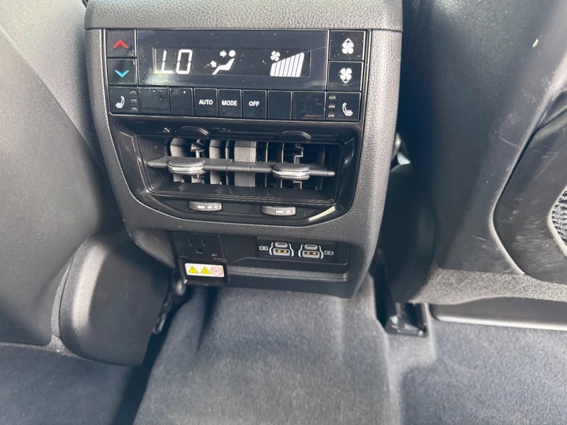 Jeep Grand Cherokee L Vehicle Image 22