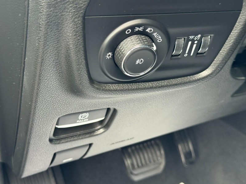 Jeep Grand Cherokee L Vehicle Image 23