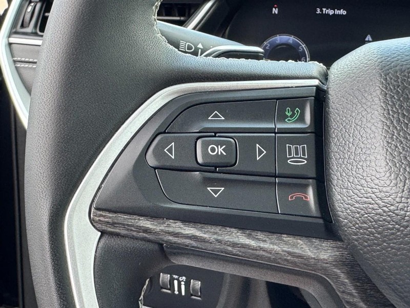Jeep Grand Cherokee L Vehicle Image 24