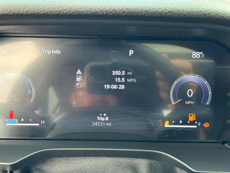 Jeep Grand Cherokee L Vehicle Image 26