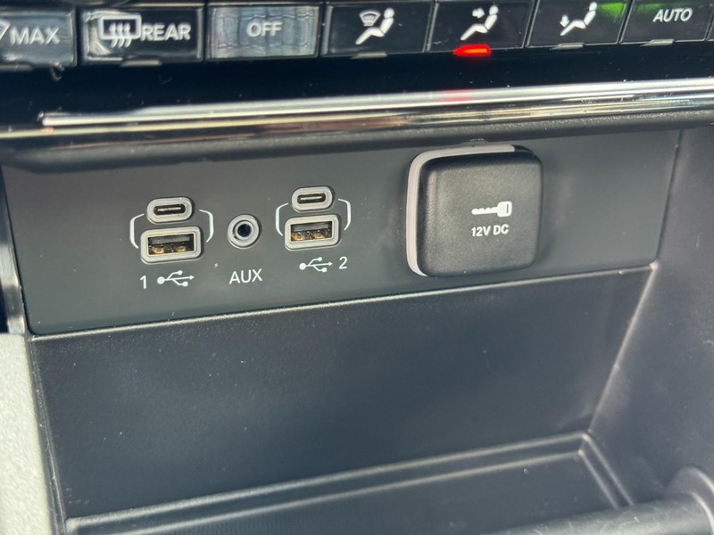 Jeep Grand Cherokee L Vehicle Image 29